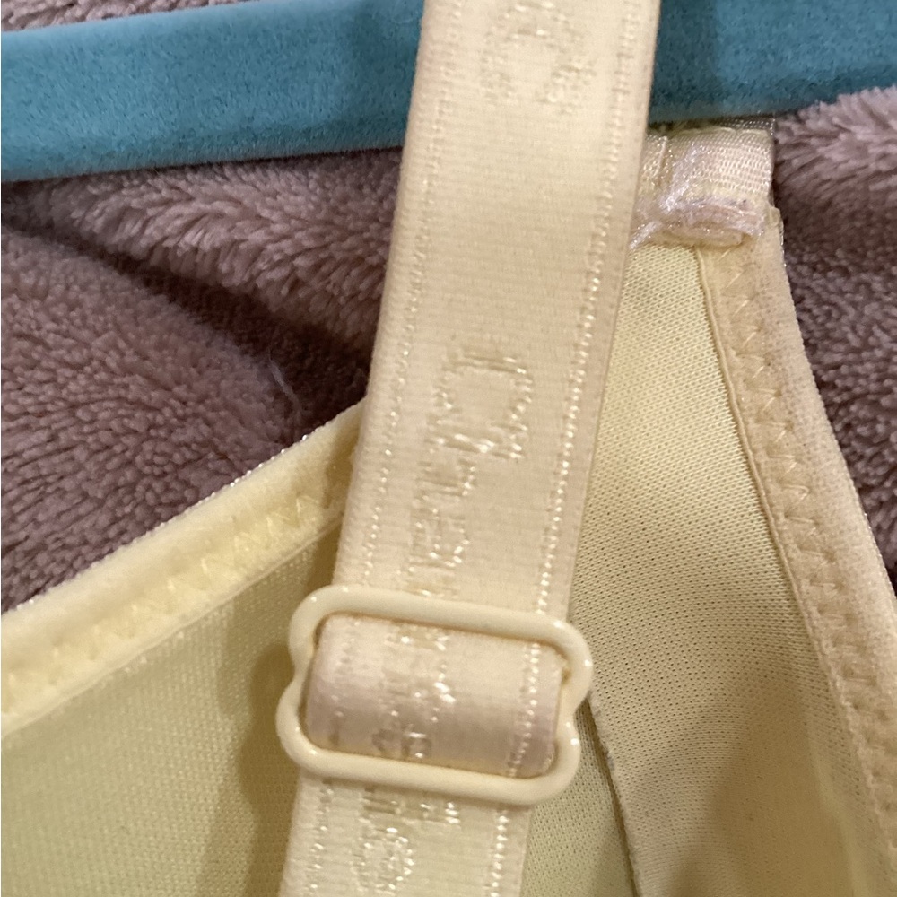 Chantelle “Paresian” Underwire Tshirt Bra 36D - Picture 7 of 14